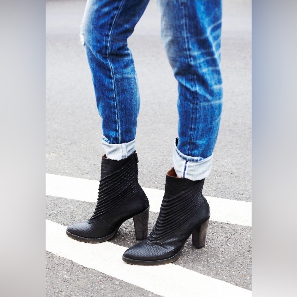 Free People ‘Barleda’ Black Textured Heeled Boots. Size 39